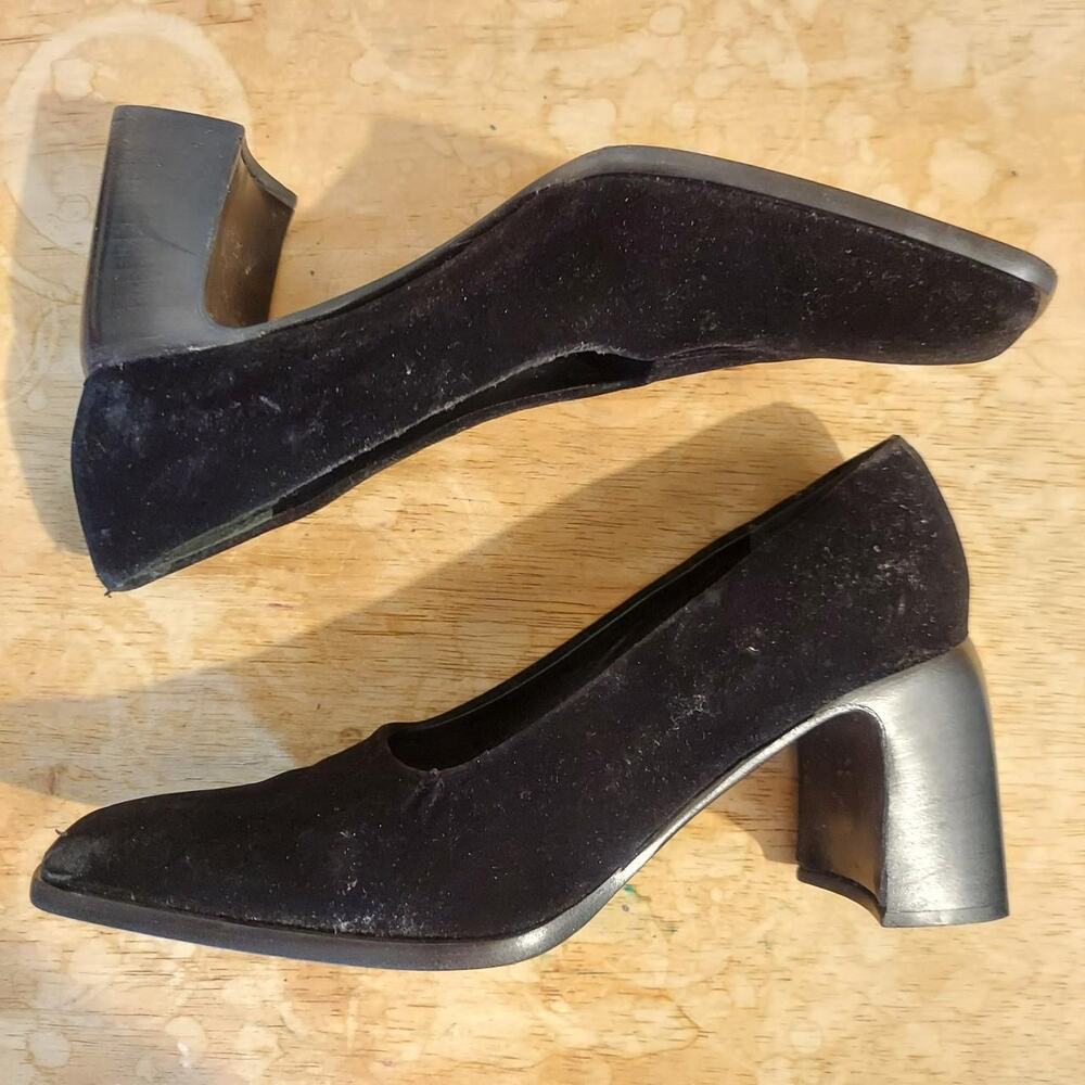 Via Spiga Black Suede Block Heel Pumps - Picture 6 of 9
